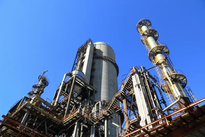 Petrochemical distillation columns